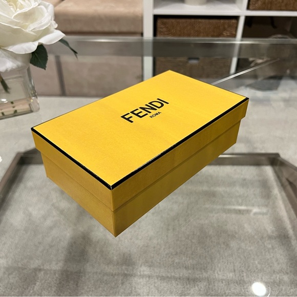 Small Fendi Gift Box - Picture 3 of 10